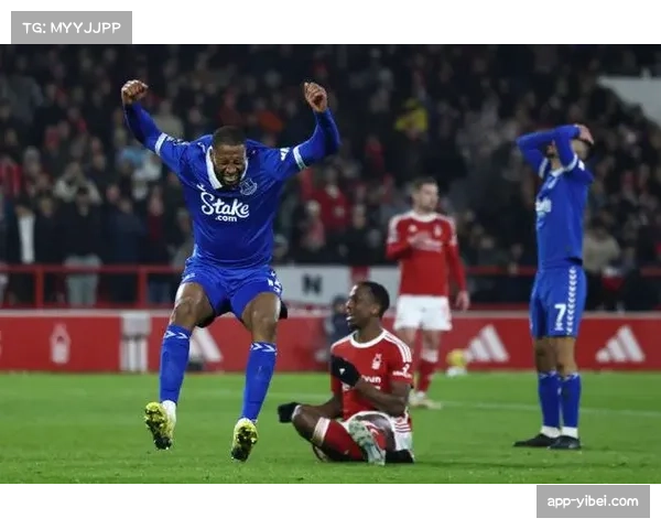 埃弗顿2-0诺丁汉森林，加纳与巴里破门